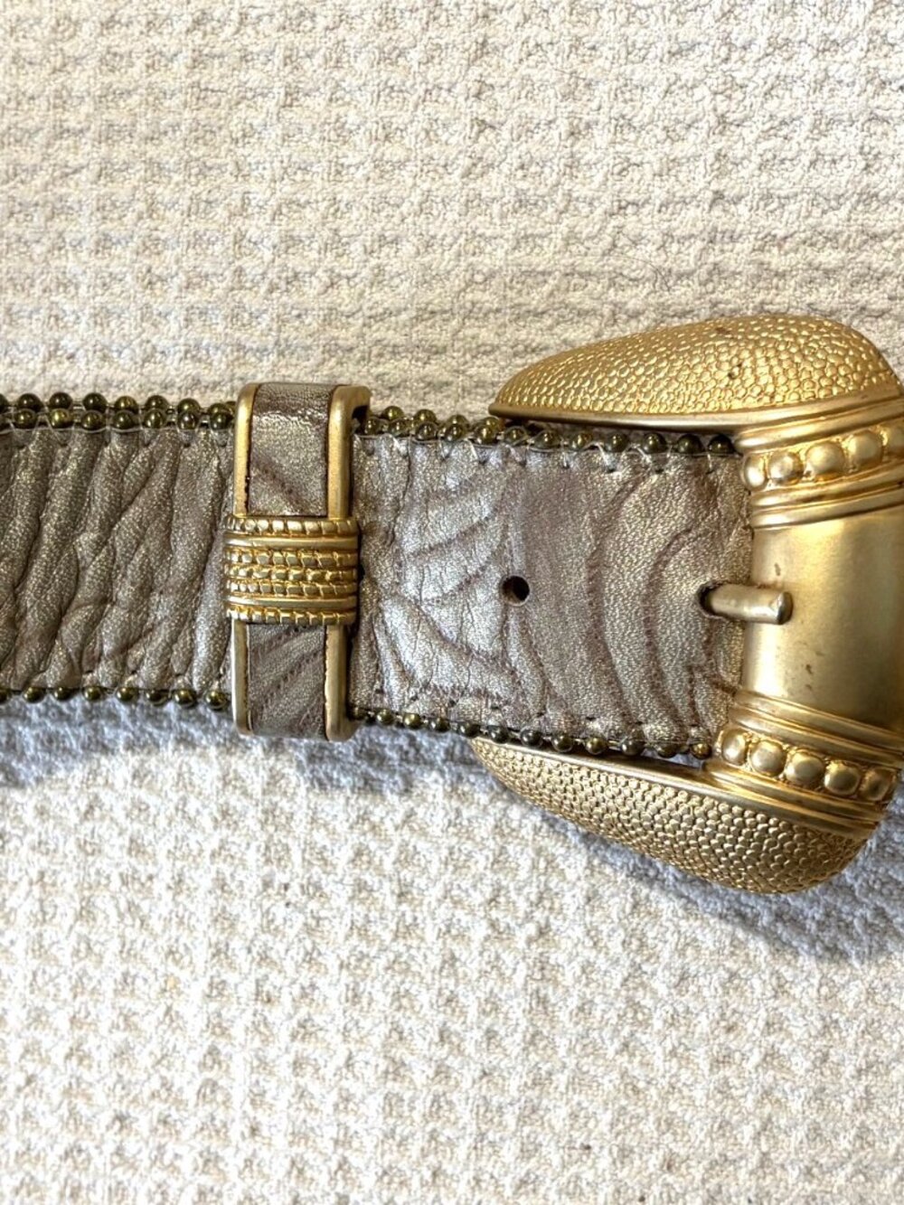 BB SIMON Gold Floral Leather Glam Belt, gold buckle/keeper/tip/beaded edge 1.5"M - Picture 3 of 6